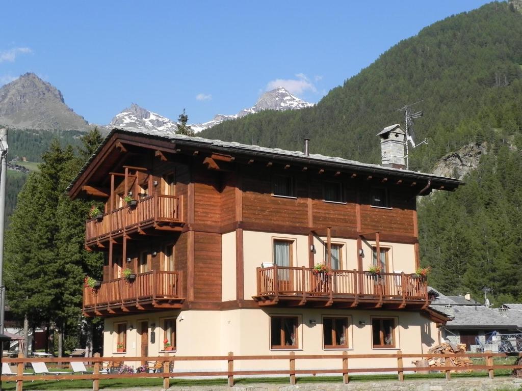 Villa Americana Chambres D'Hotes Чамполук Екстериор снимка