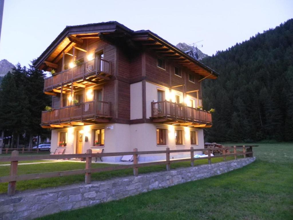 Villa Americana Chambres D'Hotes Чамполук Екстериор снимка